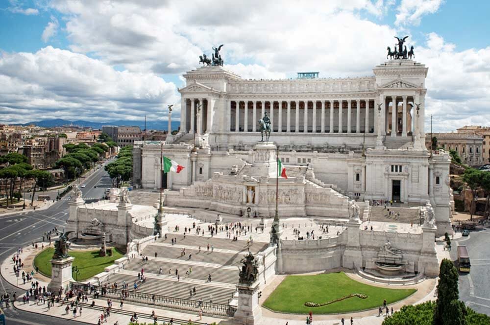 Turisti in visita a Roma e al mare